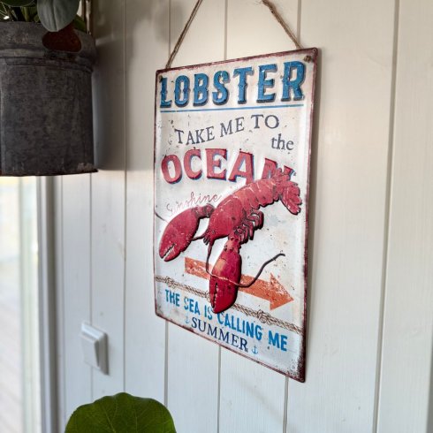 Plåtskylt Lobster med hänge 28x40cm