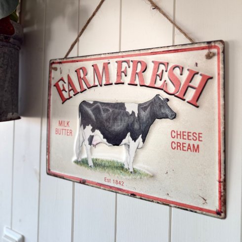 Plåtskylt Farmfresh med hänge 28x48cm
