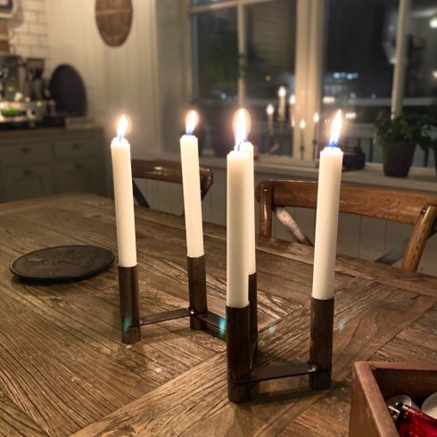 Flexibel ljusstake i industriell stil för sex ljus