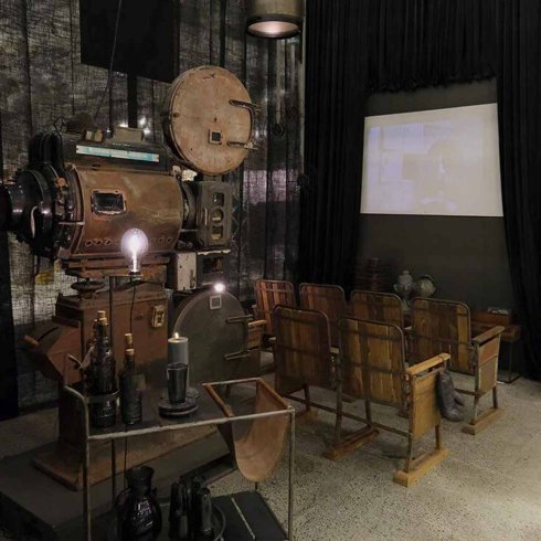 Biografbänk i trä Bollywood 2 sits 