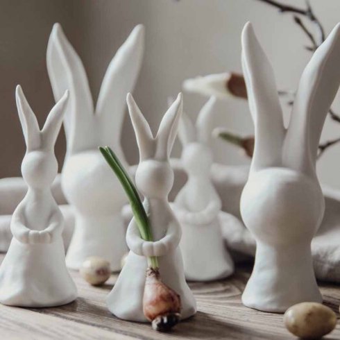 Majas Yoga bunny i matt porslin 18 cm
