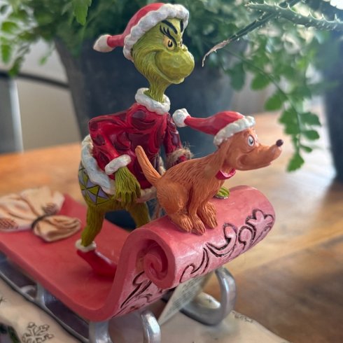 Grinchen & Max åker släde - Jim Shore