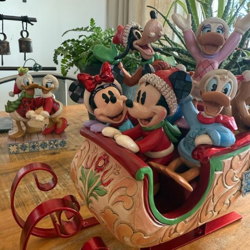 Disney Figur Kalle och kompisarna i släden