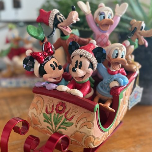 Disney Figur Kalle och kompisarna i släden