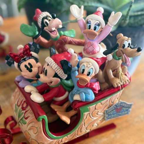 Disney Figur Kalle och kompisarna i släden