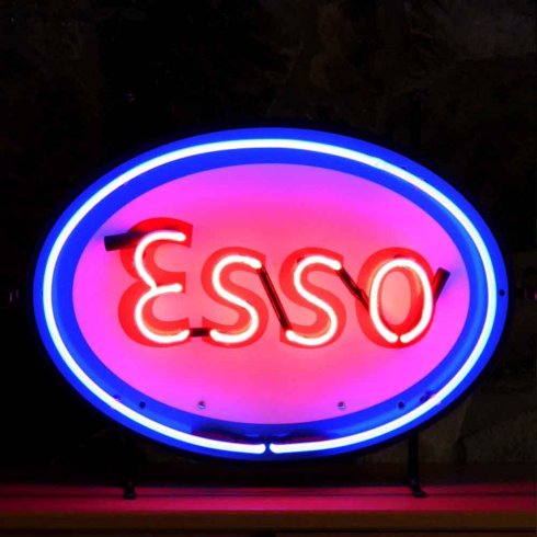 Neonskylt Esso med bakgrund
