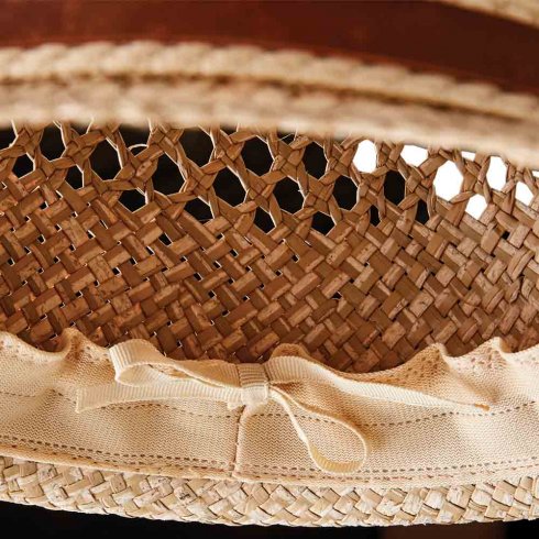 Halmhatt med litet brätte & läderband