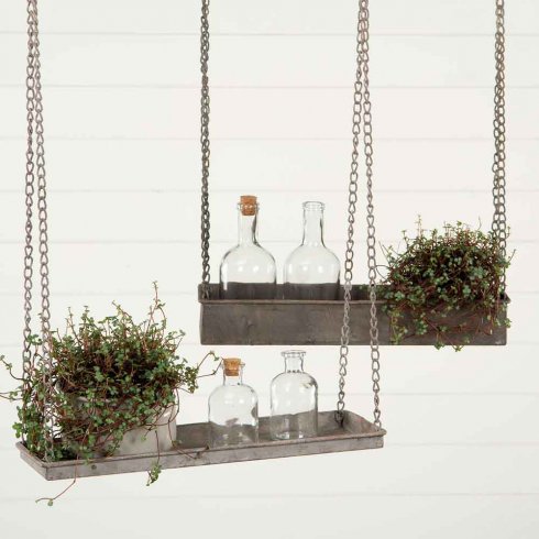 Hänghylla med kant och kedjor