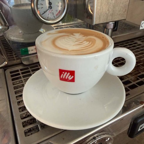 Illy cappuccinokopp med fat
