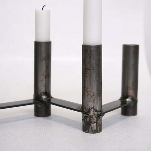 Flexibel ljusstake i industriell stil för sex ljus