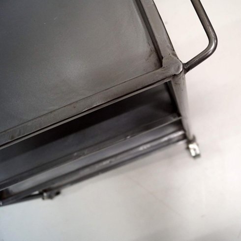 Industriellt rullbord med 4 hyllplan Trademark Living