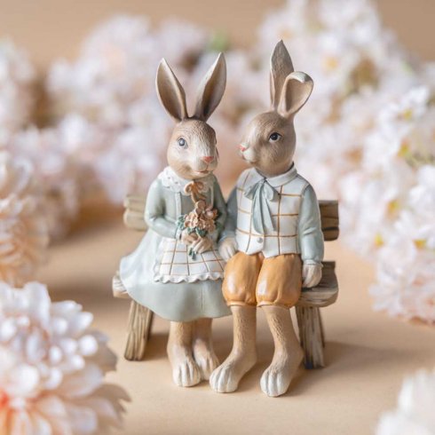 Dekoration kaninspar på bänk