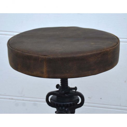 Höj- och sänkbar cafepall med lädersits