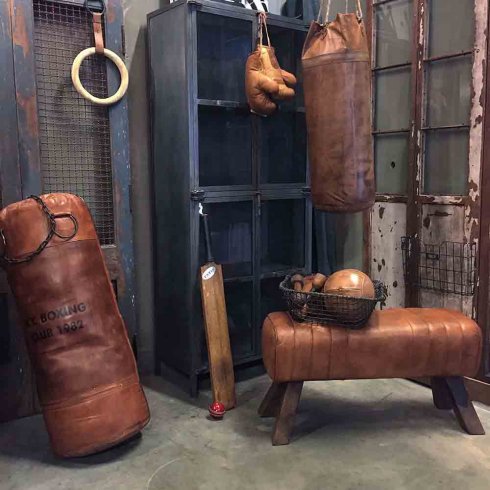 Lång sittpall med quiltat läder & träben