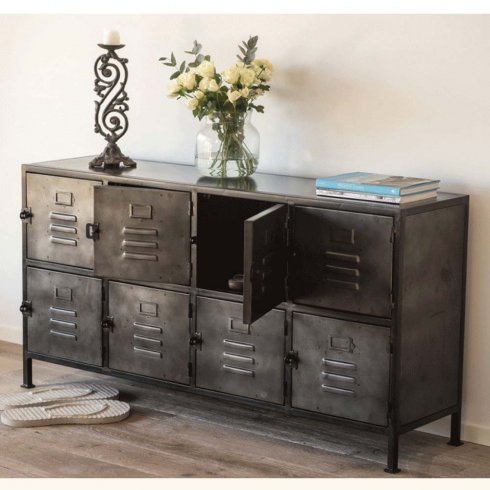 Industriellt skåp i metall med 8 skåpsluckor