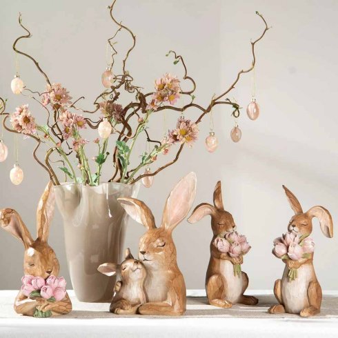 Hare Tilly med blommor