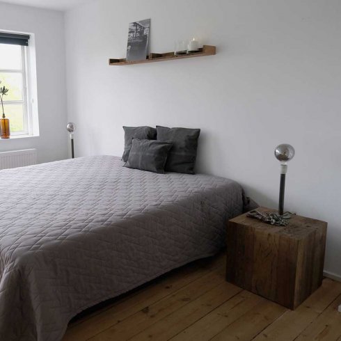 Sidobord i trä Kub med hjul 45 x 45 cm Trademark Living