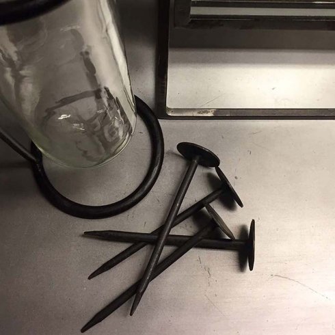 Järnspik med platt huvud 