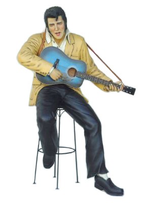 The king sittande med gitarr 178 cm