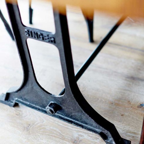 Industriellt matbord i återvunnet trä 180 x 90 cm