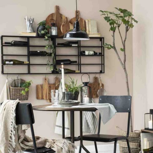 Vinställ i industriell stil för 8 flaskor 