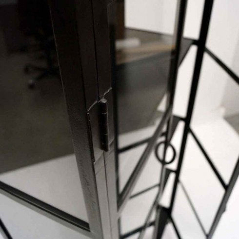 Vitrinskåp Spencer i järn - Trademark Living